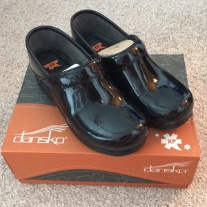 Dansko Clogs Black Patent Leather Sz 39/US 9